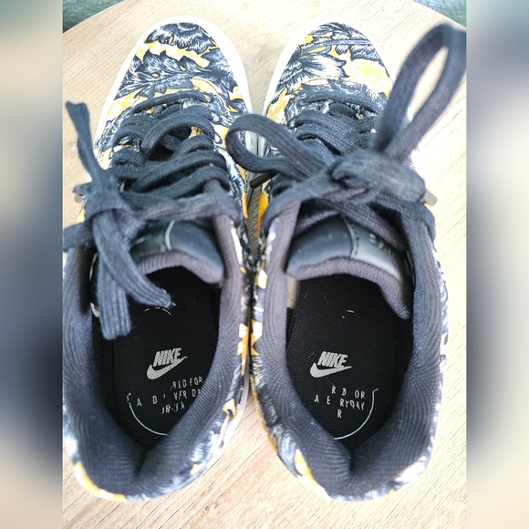 Nike | Air Max 1 Tropical Floral Sneakers - Picture 8 of 10